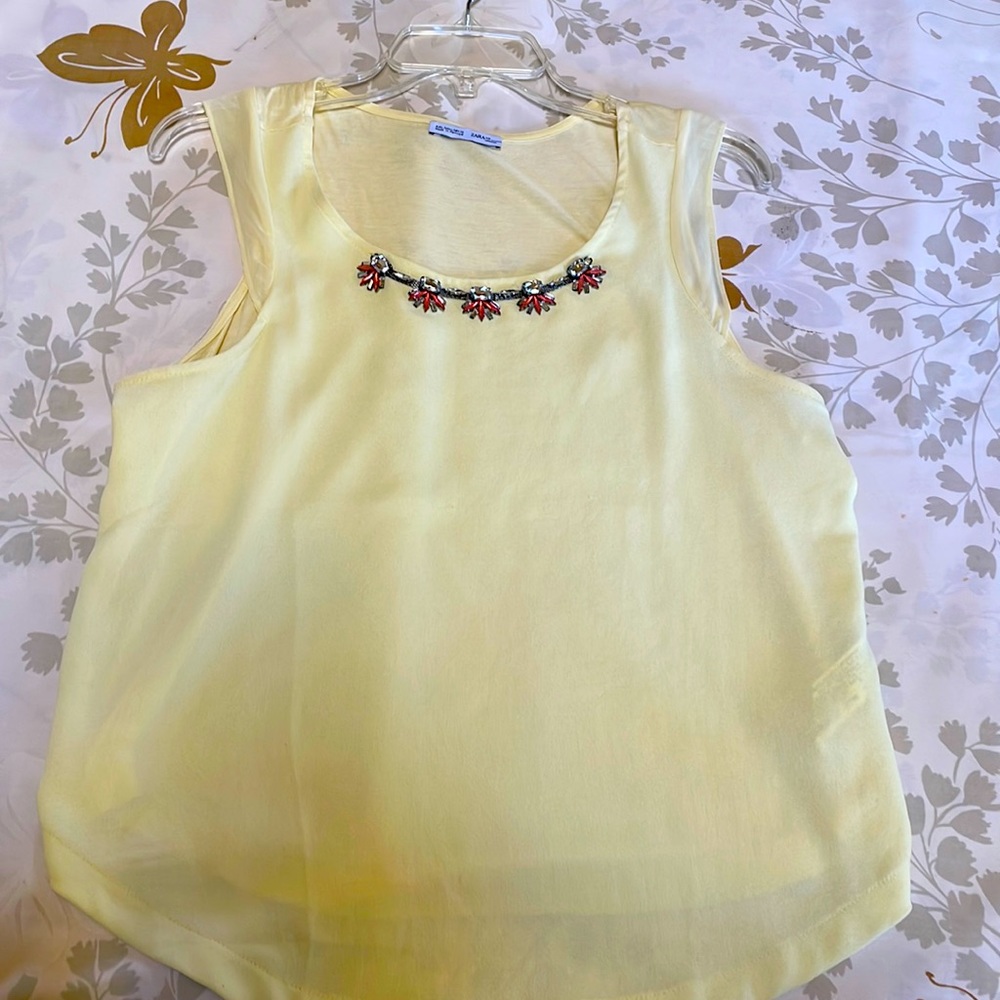 Very cute light weight tank top with attached necklace!